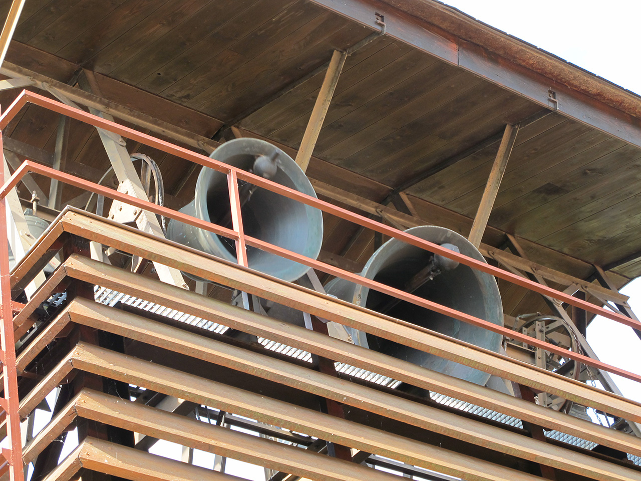 22 Dreimal am Tag erklingen die Glocken...